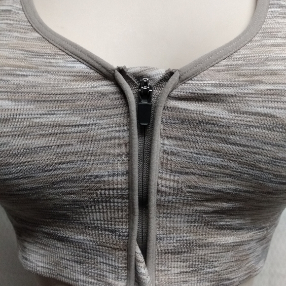 Avia Racer back Sports Bra, M, Tan, front zipper, pre-owned - Picture 3 of 6